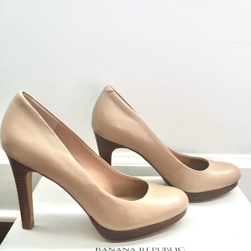 Banana Republic Kate Pump in Sesame / Beige in 6.5